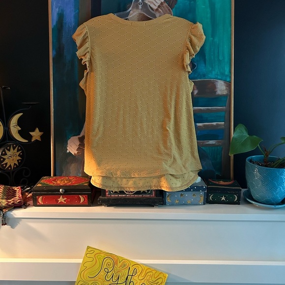 Kim & Cami Mustard Ruffle Sleeve Muscle Tee M - Picture 5 of 15